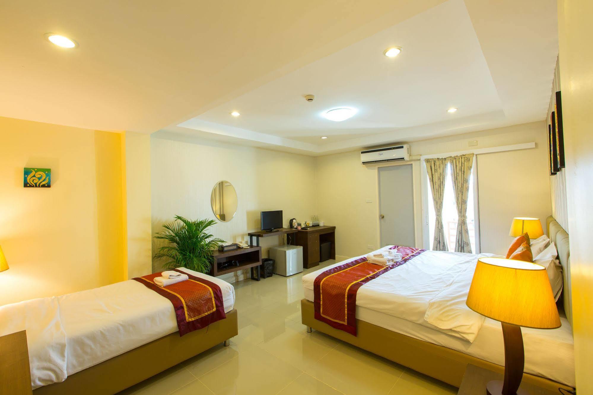 Chiang Mai Waroros Boutique Hotel Exterior photo