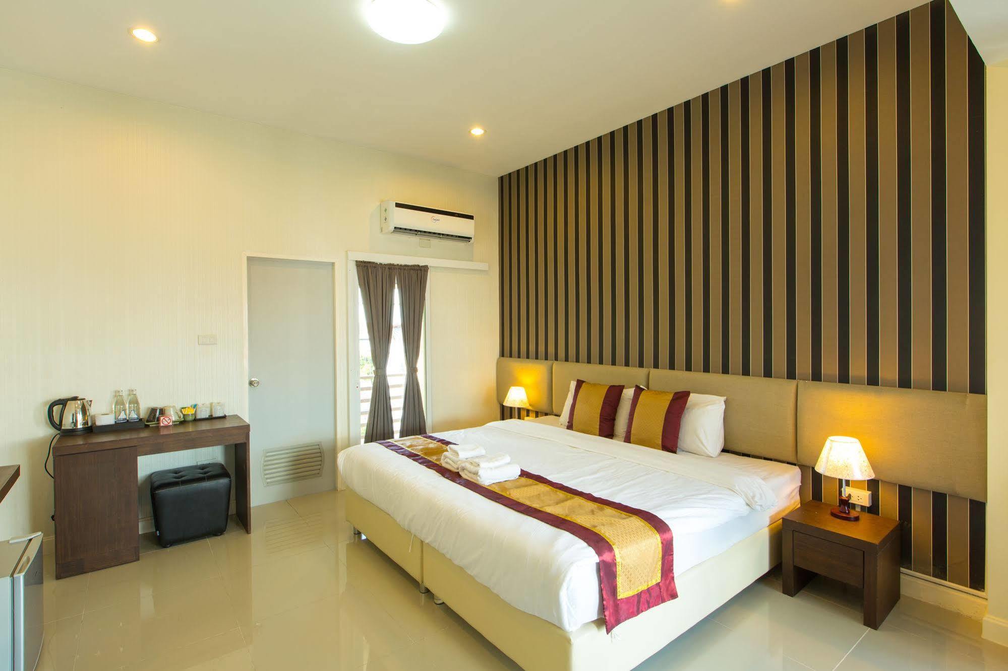 Chiang Mai Waroros Boutique Hotel Exterior photo
