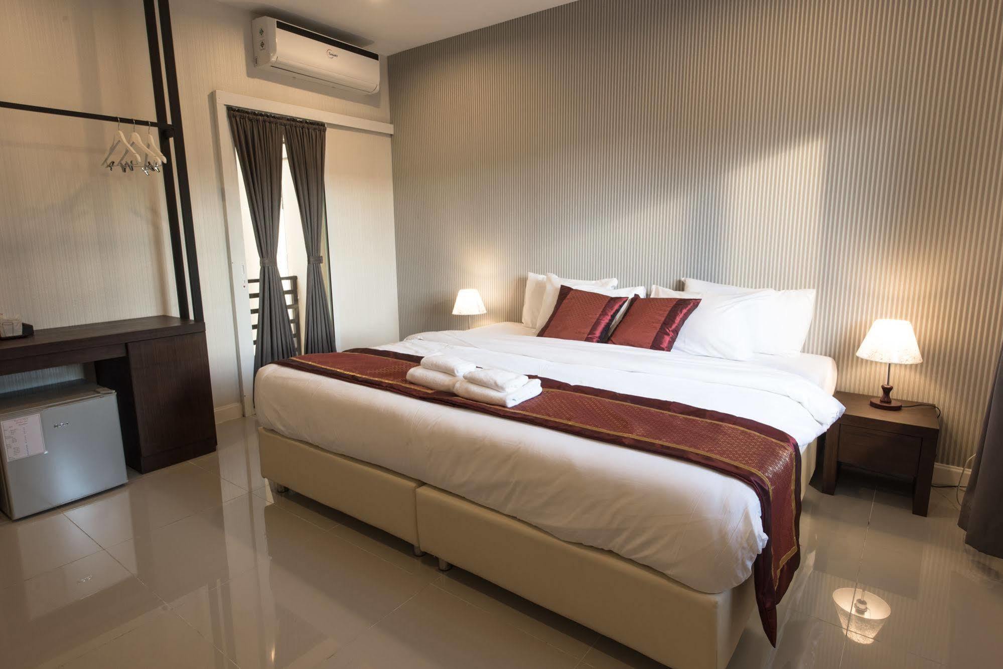 Chiang Mai Waroros Boutique Hotel Exterior photo